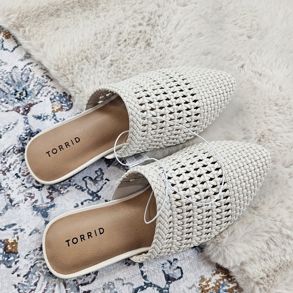 Torrid Woven Slip On Mule Bone BNWT Women US 8 WW 40335484